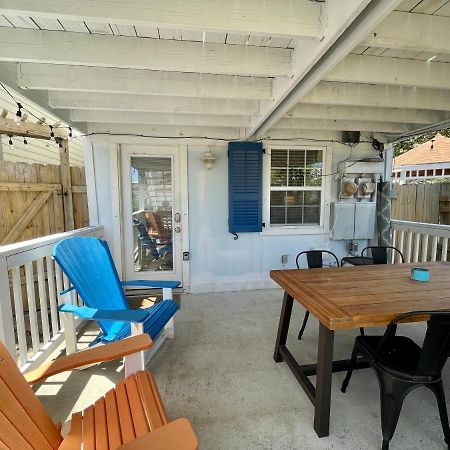 Seablue Cottage - Downstairs; 2 Blocks To The Beach Galveston Eksteriør bilde
