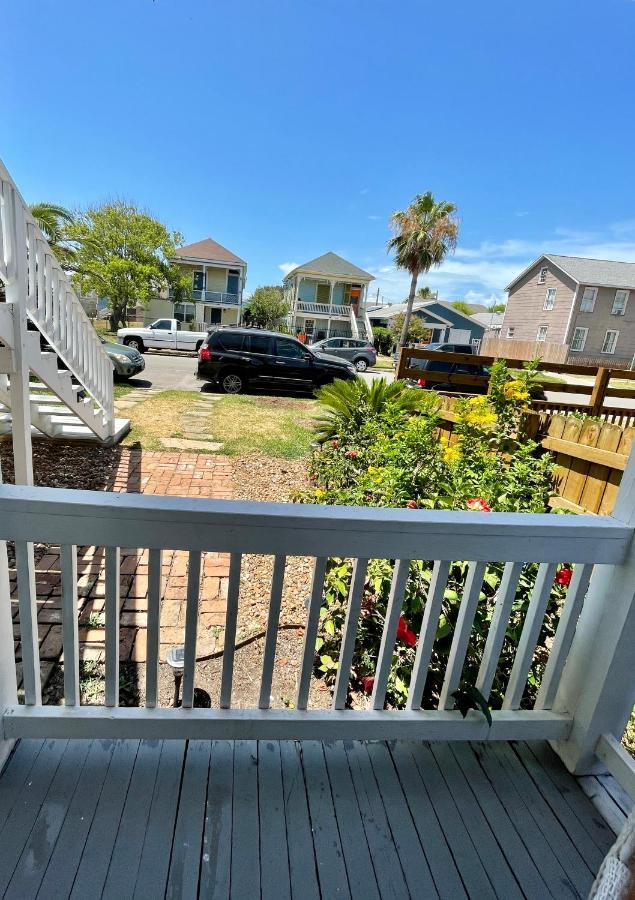 Seablue Cottage - Downstairs; 2 Blocks To The Beach Galveston Eksteriør bilde
