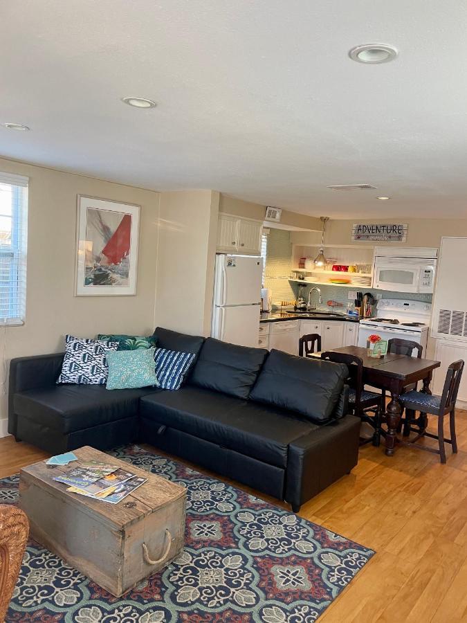 Seablue Cottage - Downstairs; 2 Blocks To The Beach Galveston Eksteriør bilde