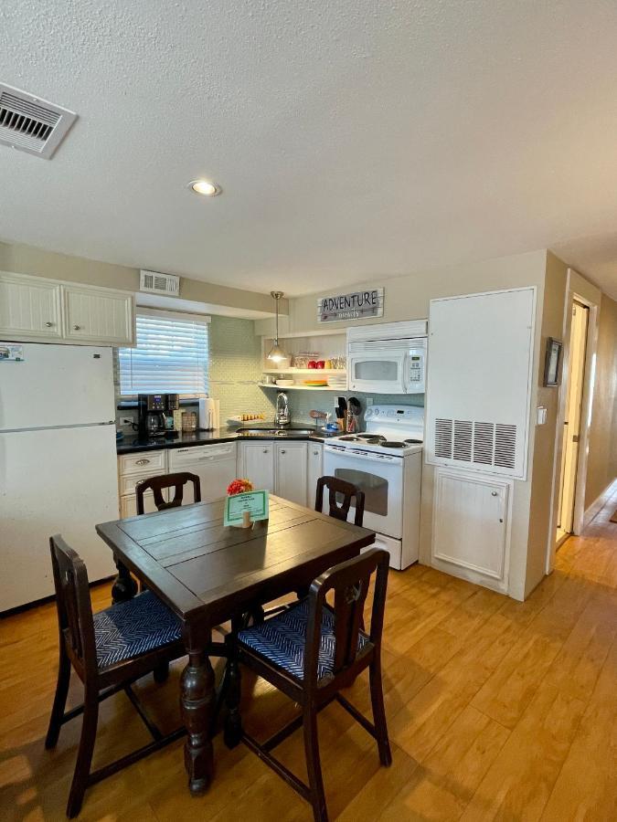 Seablue Cottage - Downstairs; 2 Blocks To The Beach Galveston Eksteriør bilde