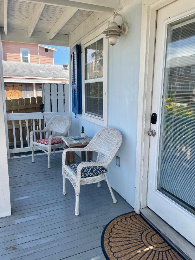 Seablue Cottage - Downstairs; 2 Blocks To The Beach Galveston Eksteriør bilde