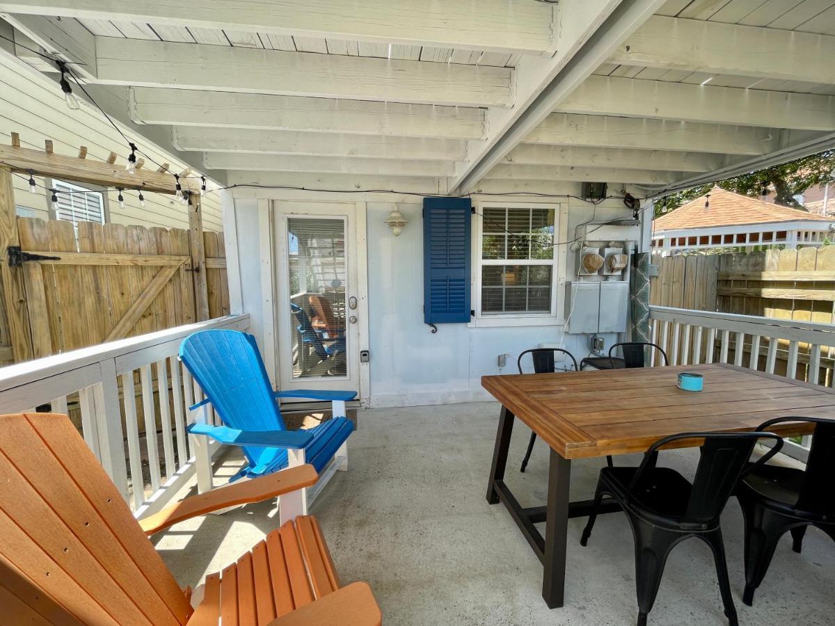 Seablue Cottage - Downstairs; 2 Blocks To The Beach Galveston Eksteriør bilde